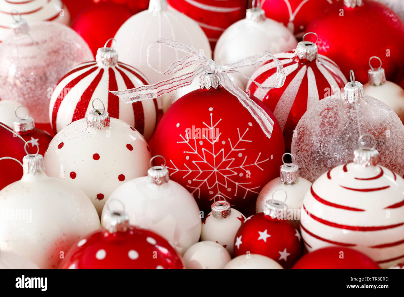 Weihnachtsdekoration mit Christbaum Kugeln, Schweiz Stockfoto