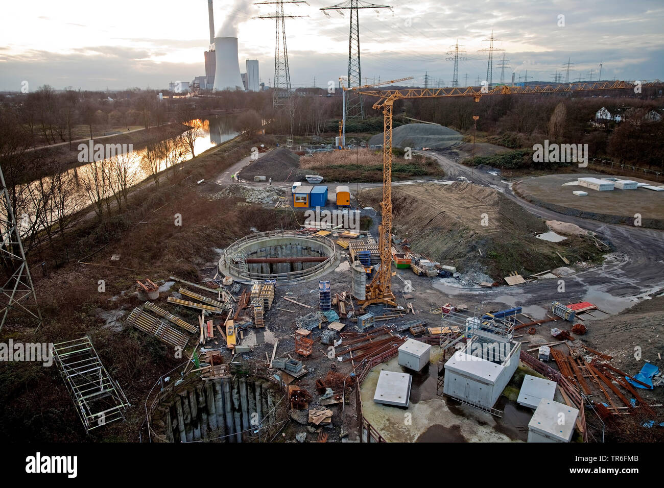 Baustelle von Emscher und Rhein-herne-Kanal, Kraftwerk Herne Baukau im Hintergrund, Deutschland, Nordrhein-Westfalen, Ruhrgebiet, Herne Stockfoto