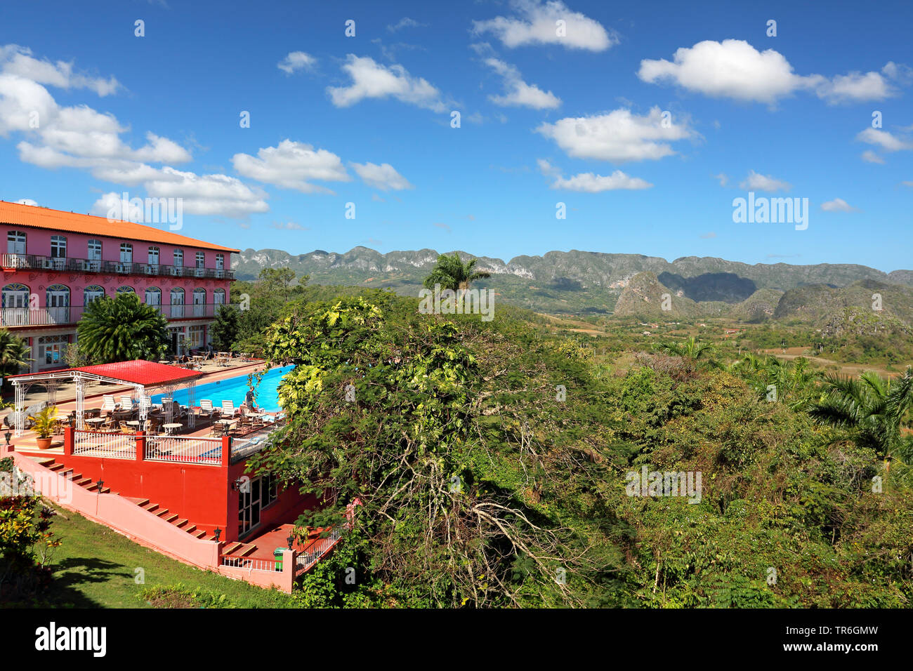 Tal von Vinales mit Hotel Jazmines, Kuba, Pinar del Rio, Vinales Stockfoto