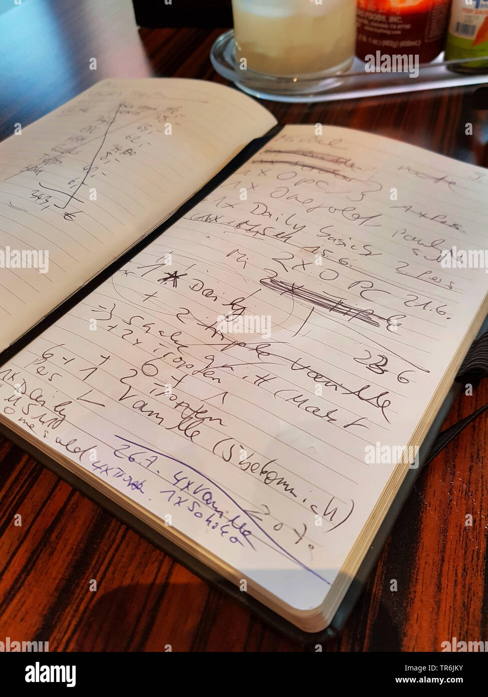 Doodled Notepad in eine Küche, Deutschland Stockfoto