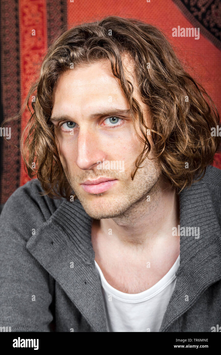 Curly Hair Brown Eyes Man Headshot Stockfotos Curly Hair
