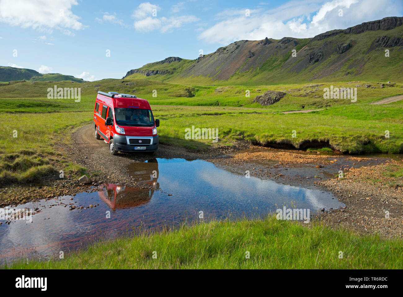 Red Freizeitfahrzeuge Fluß, Island, Kollumulavegur Stockfoto