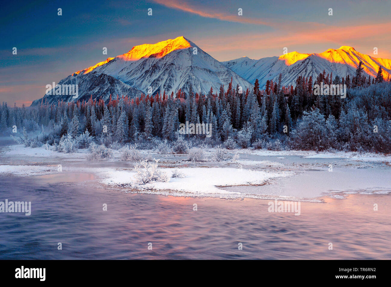 Chilkoot Fluss im Winter bei Sonnenuntergang, USA, Alaska, haines Alaska Chilkoot Fluss Stockfoto