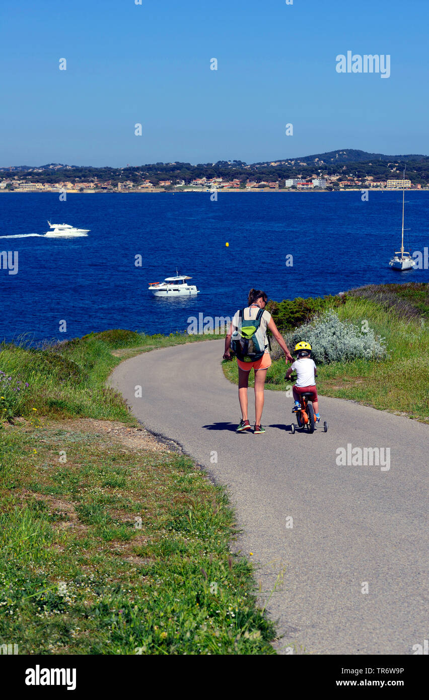 Küstenstraße auf der Ile Des Embiez, Frankreich, Embiez Stockfoto