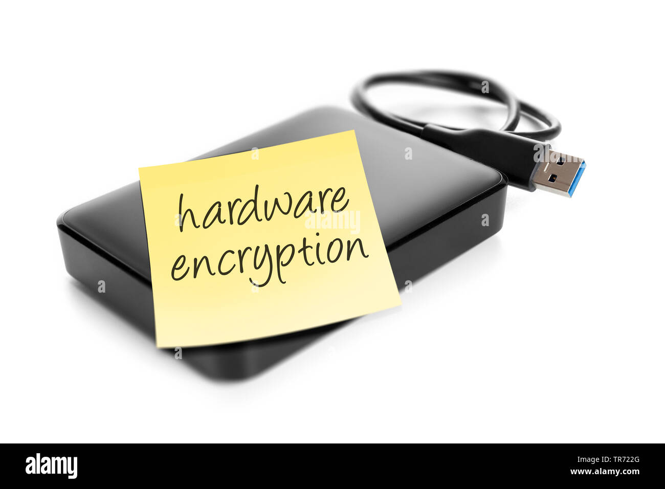 3D-Computergrafik, externe USB-Festplatte mit gelbem Haftnotiz-Beschriftungstext HARDWARE ENCRYPTION Stockfoto