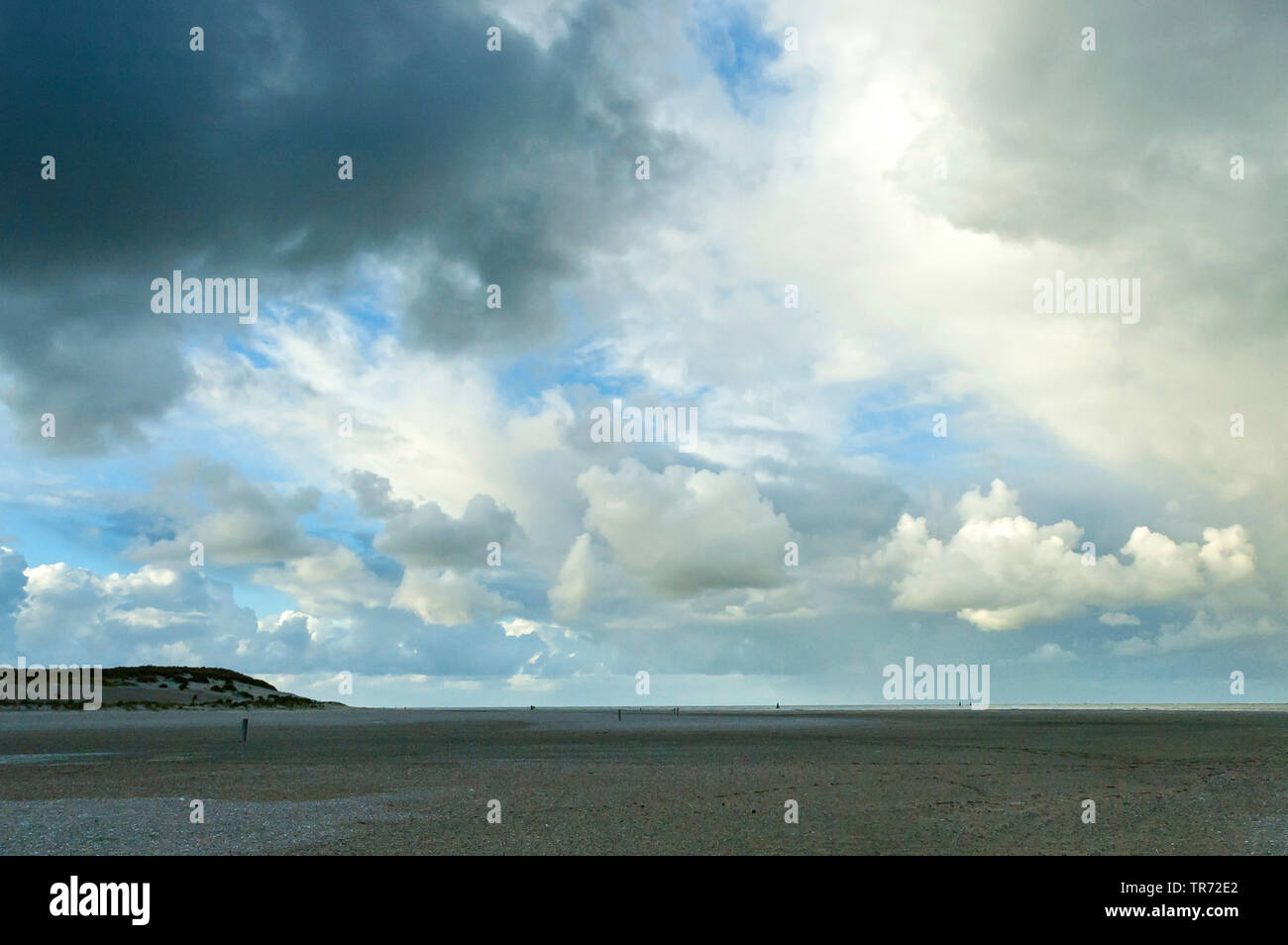 Gewitterwolken über der Nordsee, Niederlande, Vlieland Stockfoto