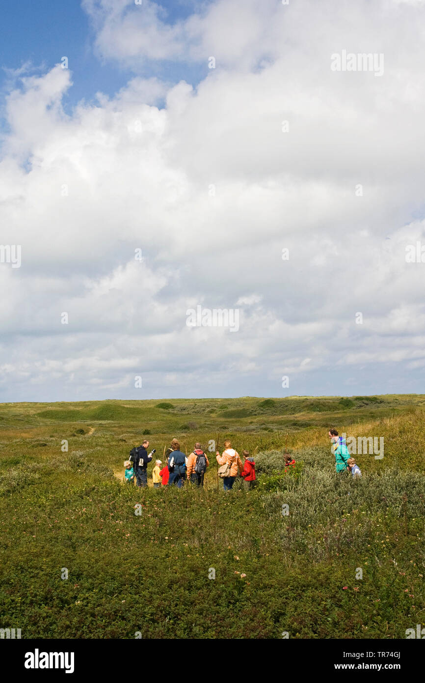 Ausflug Gruppe in Dünen, Niederlande, Texel, Duinen van Texel Nationalpark Stockfoto