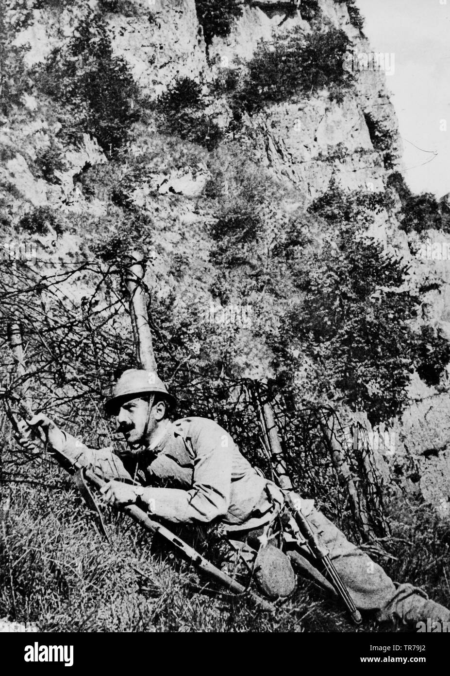 Italienische Soldaten schneidet den Stacheldraht, 1916 ca Stockfoto