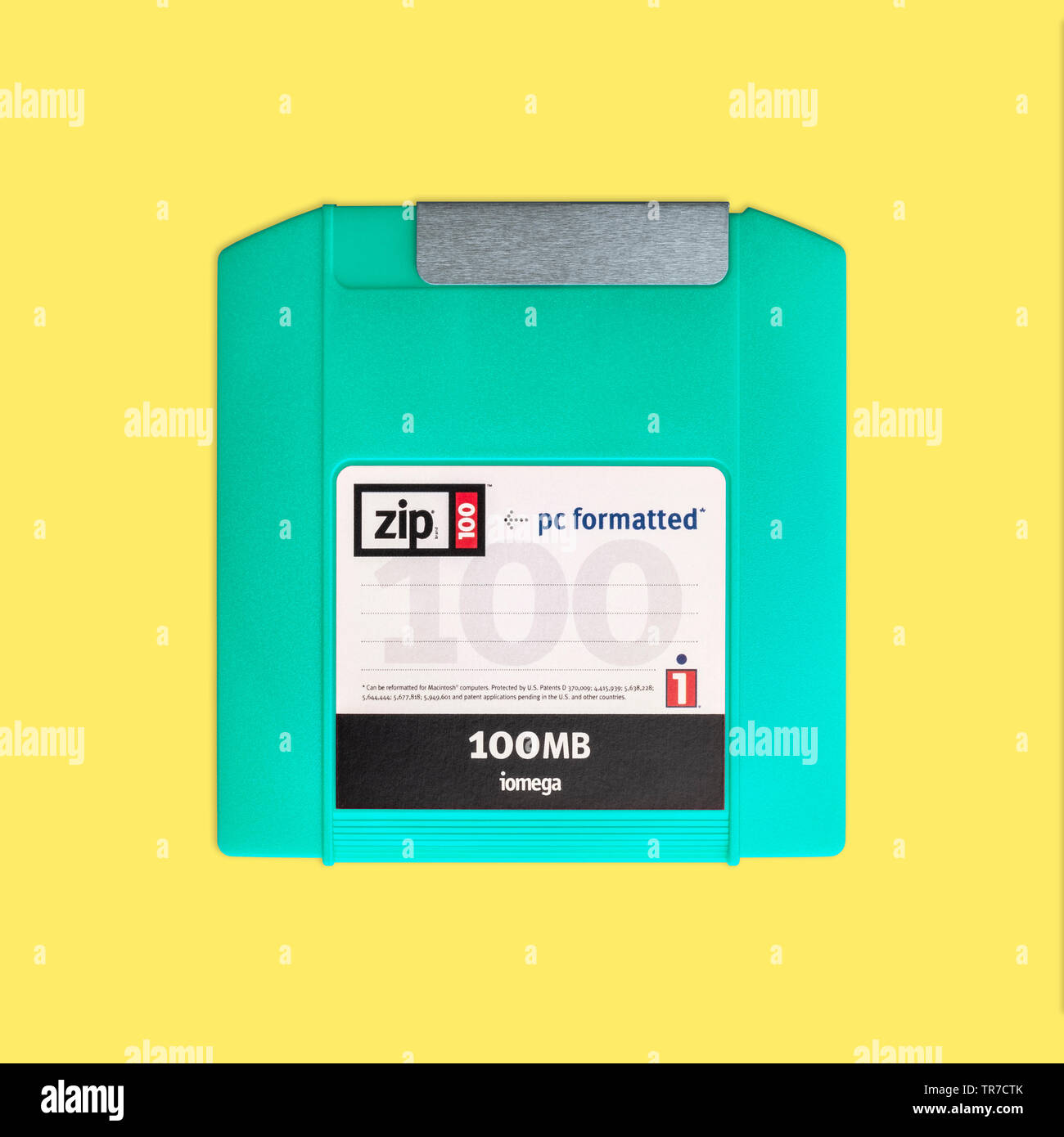 Iomega Zip Diskette vor Nostalgie, isoliert und in Druckvollen Pastellfarben vorgestellt, für kreative Design Cover, Plakat, Buch, Druck, Web und Print Stockfoto