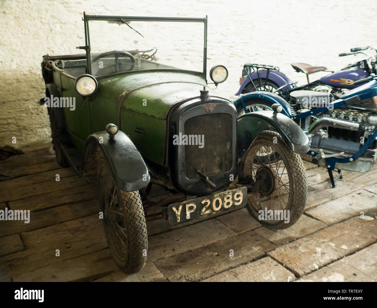 Alte Austin Auto auf Anzeige an Launceston Steam Railway, Cornwall, Großbritannien Stockfoto