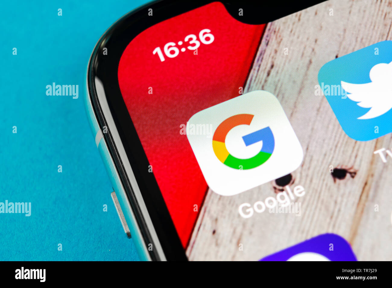 Sankt-Petersburg, Russland, 19. September 2018: Google Suche Symbol auf Apple iPhone X Bildschirm des Smartphones. Google App Symbol. Soziale Netz Stockfoto