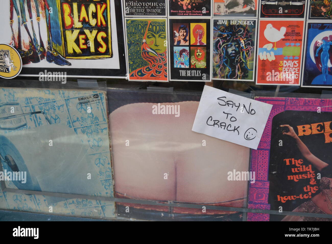 Windowof Record store in Victoria, BC, Kanada mit speziellen sagen Nein zu beachten Crack Stockfoto