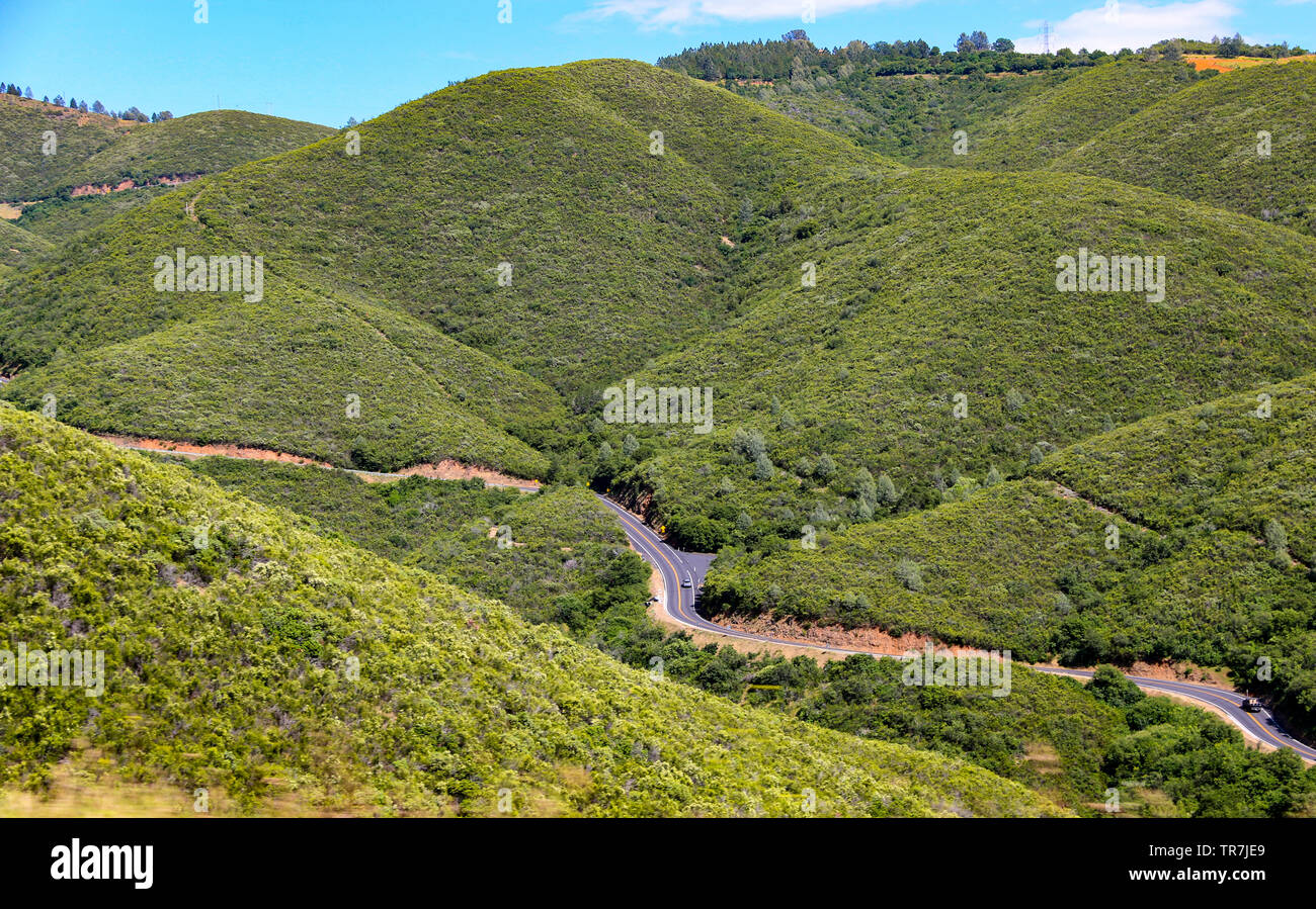 Die wicklung neuer Priester Grade Straße Weg nach Yosemite, Kalifornien, USA Stockfoto