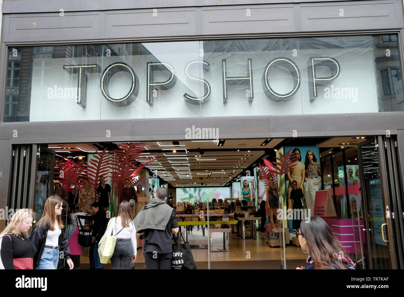 Eine allgemeine Ansicht von Topshop Store auf der Oxford Street, London, UK Stockfoto