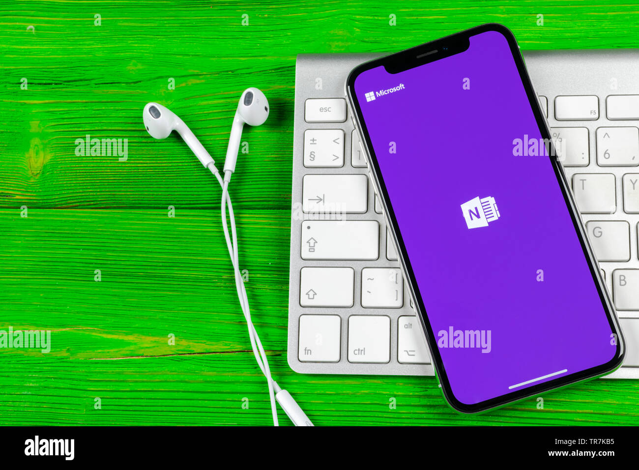 Sankt-Petersburg, Russland, Juni 2, 2018: Microsoft OneNote office Symbol auf Apple iPhone X-close-up. Microsoft eine Note App Symbol. Micr Stockfoto