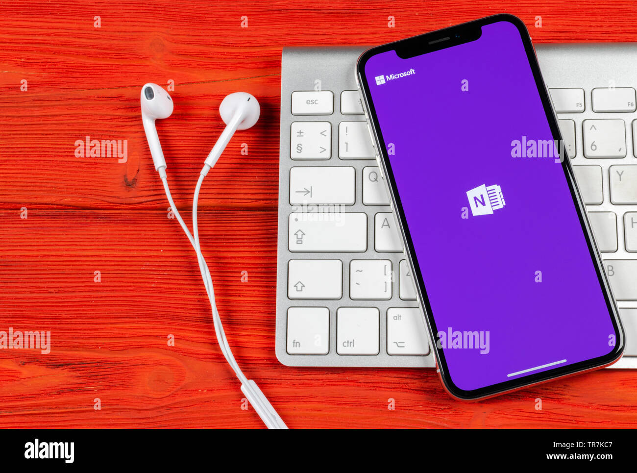 Sankt-Petersburg, Russland, Juni 2, 2018: Microsoft OneNote office Symbol auf Apple iPhone X-close-up. Microsoft eine Note App Symbol. Micr Stockfoto