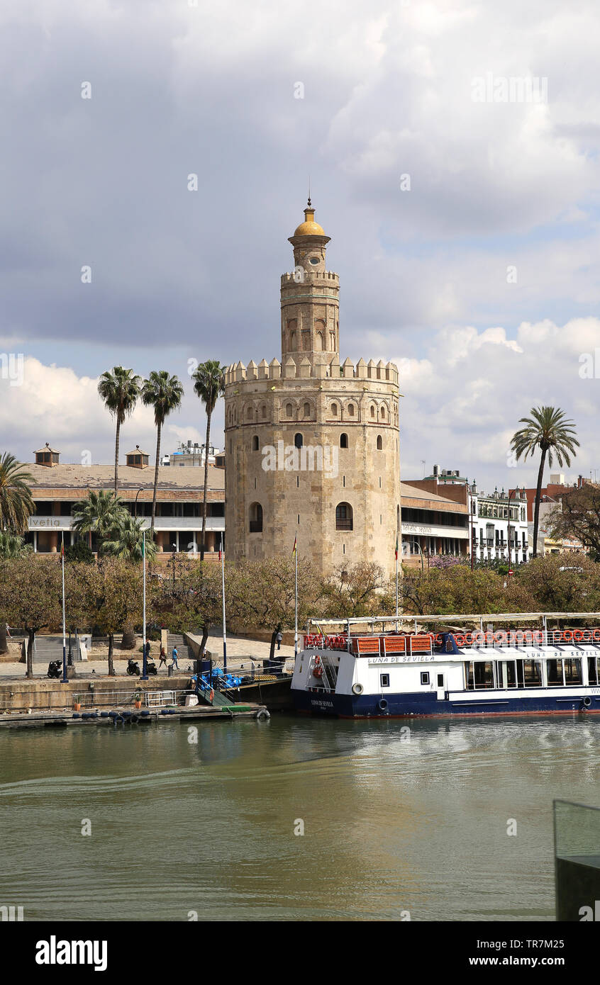 Spanien. Andalusien. Sevilla. Turm von Gold. 1220-1221. Almohaden Kalifat. Stockfoto
