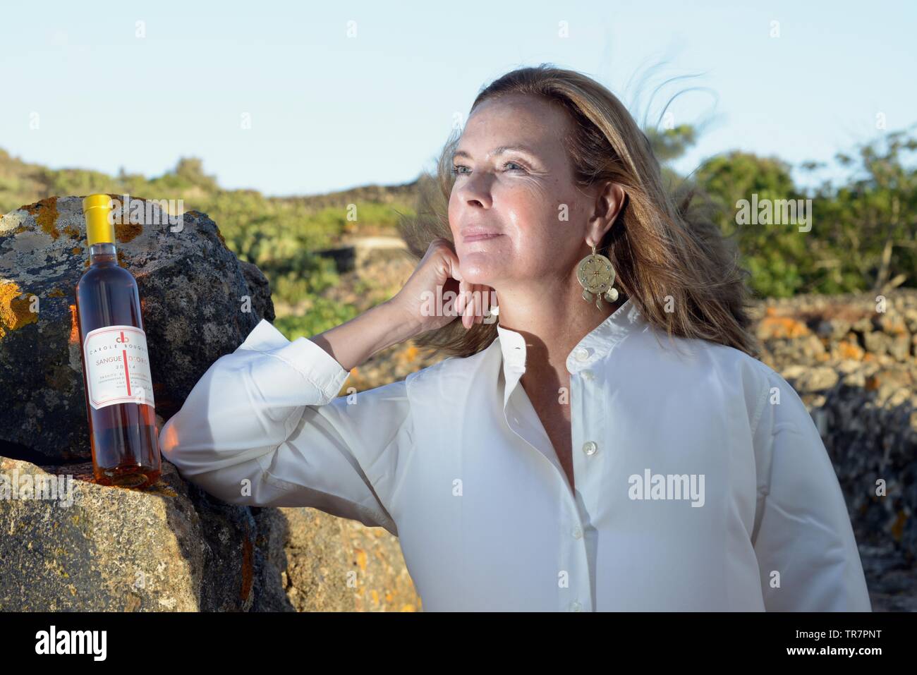 Italien, Sizilien, Insel Pantelleria: Die französische Schauspielerin Carole Bouquet dargestellt in Contrada Serraglio, wo Sie produziert Sangue d'Oro, Passito von Pa Stockfoto