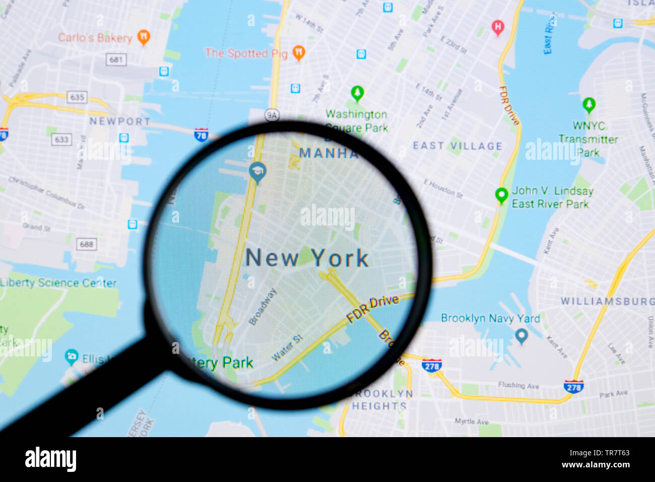 Sankt-Petersburg, Russland, Dezember 12, 2017: New York City in Google Maps auf Apple iMac Monitor unter die Lupe. Stockfoto