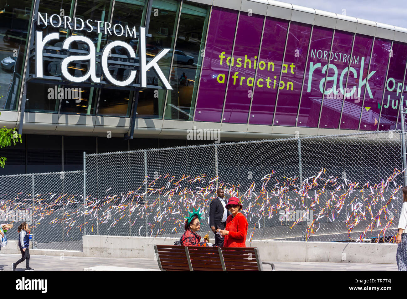 Noch ungeöffnete Nordstrom Rack im neu eröffneten Empire Outlets Mall in Staten Island in New York am Samstag, den 25. Mai 2019. Empire Outlets ist das erste Outlet Mall innerhalb der fünf Boroughs von New York ein Dis befindet sich nur ein paar Schritte von der Staten Island Ferry Terminal. (© Richard B. Levine) Stockfoto