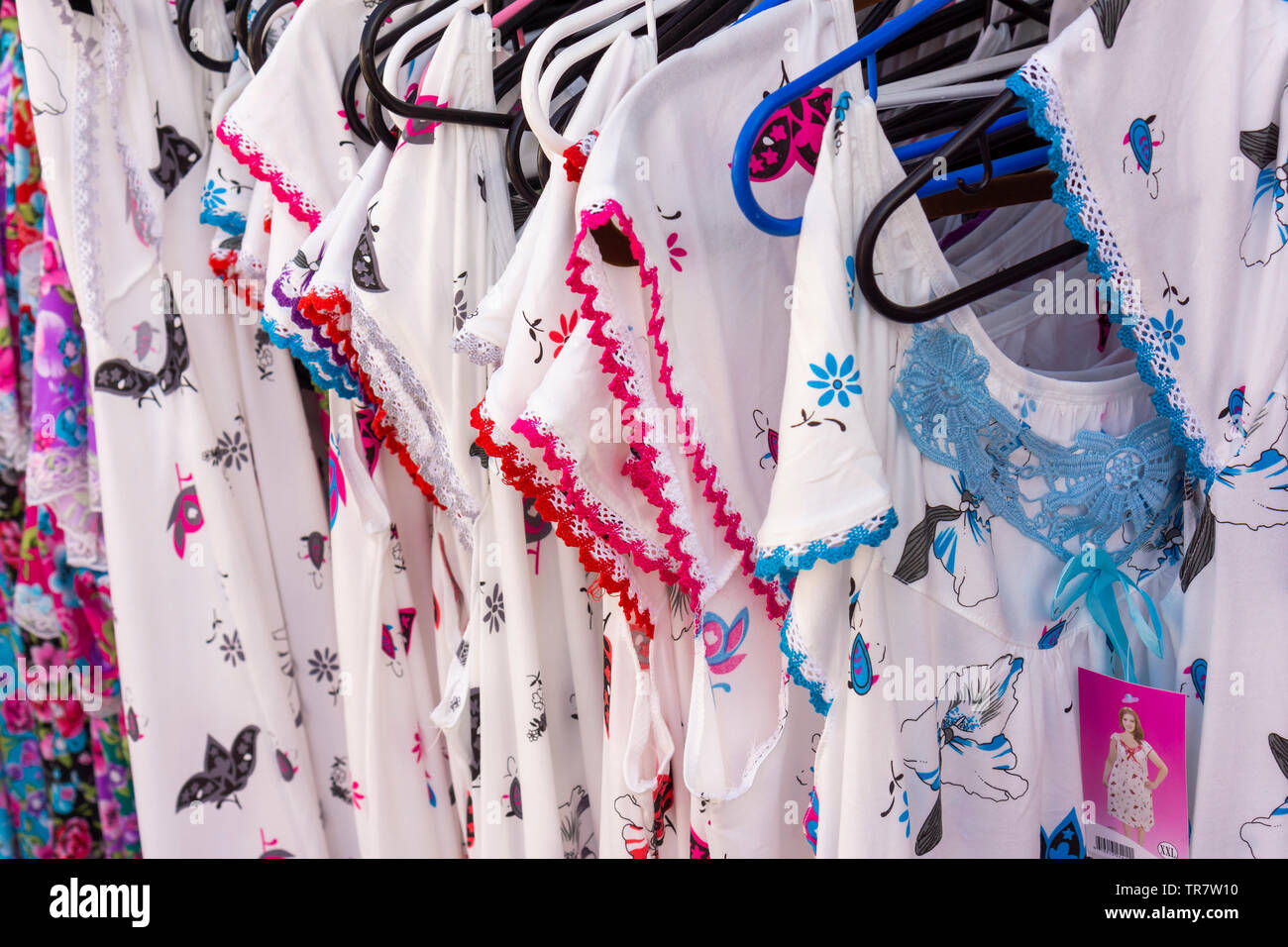 Billige Chinesische hergestellt Bekleidung an einer Messe in der Nähe von Astoria New York am Montag, den 27. Mai 2019. (© Richard B. Levine) Stockfoto