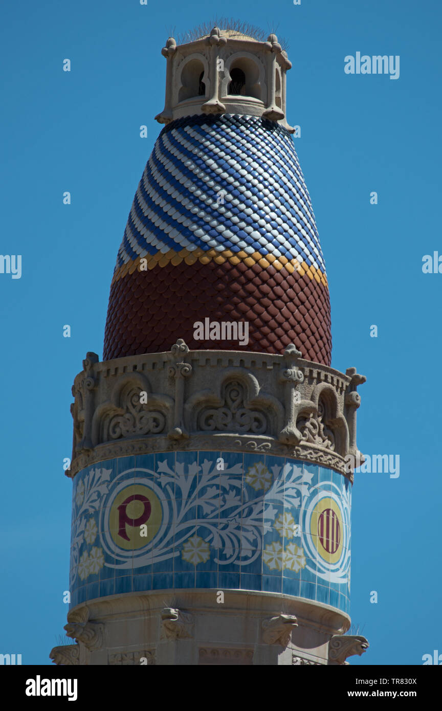 Bunte Fliesen- Kuppel der Station am Hospital de Sant Pau, Barcelona, Spanien Stockfoto
