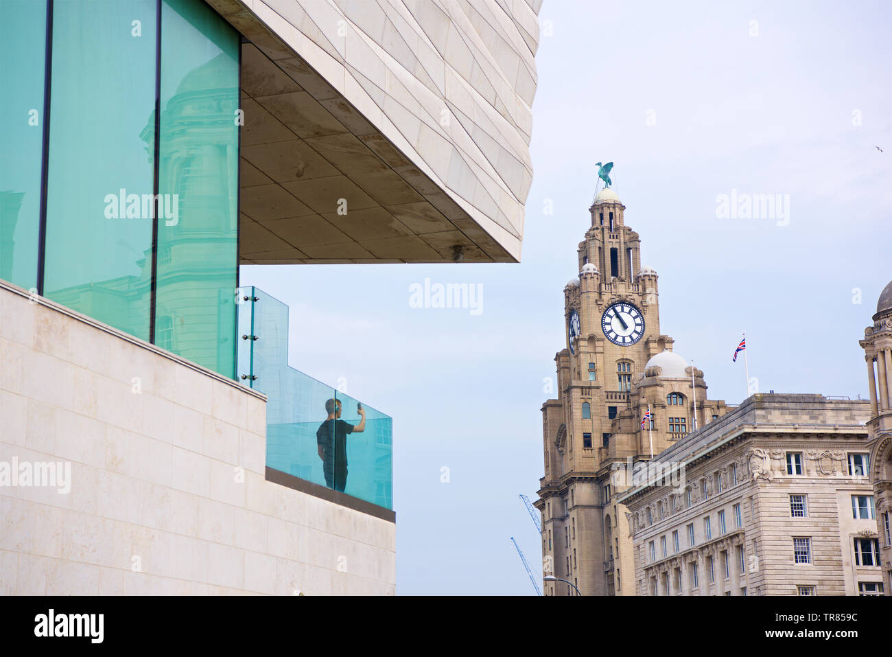 Die ikonischen Liver Building, Liverpool fotografiert in Farbe. Stockfoto