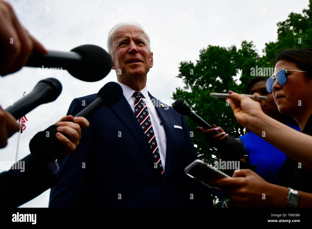 Das neue Schloss, USA. 30 Mai, 2019. Der ehemalige Vizepräsident Joe Biden spricht mit Medien an der Delaware Memorial Day Zeremonie, in New Castle, DE am 30. Mai 2019. Credit: OOgImages/Alamy leben Nachrichten Stockfoto