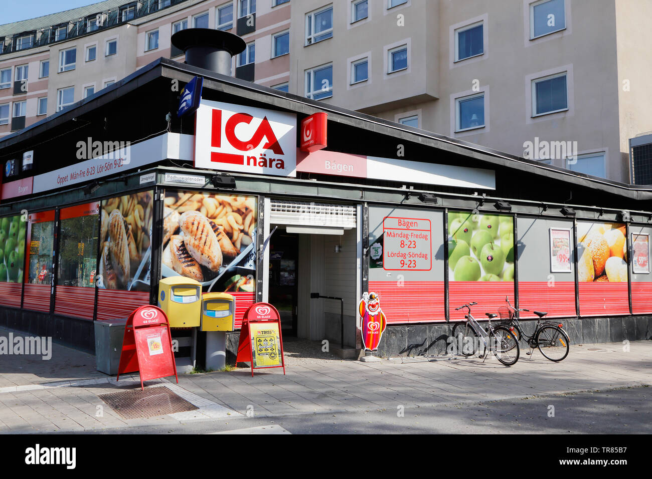 Umea, Schweden - 24. Juli 2016: Außenansicht des ICA-Nara Bagen Supermarkt in der Nähe des Bahnhofs gelegen. Stockfoto