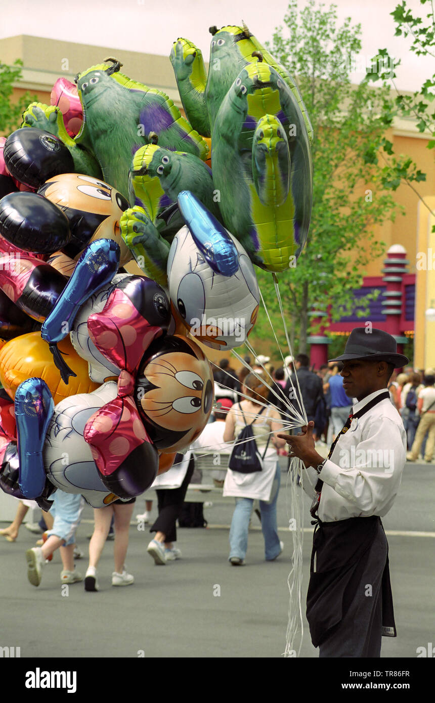 Ballon Verkäufer, Main Street, Disneyland Park, Paris, Frankreich Stockfoto