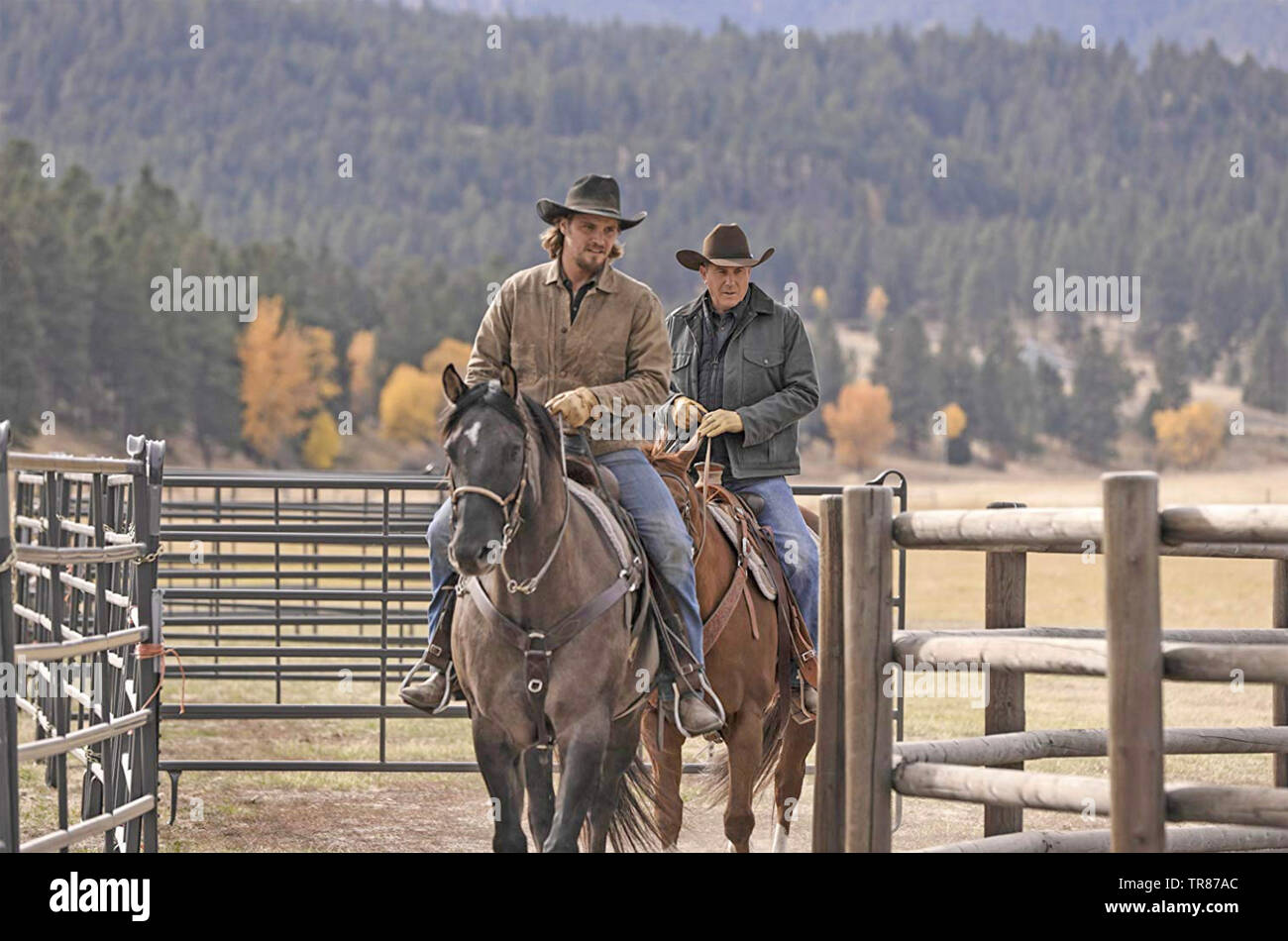 YELLOWSTONE 2018 > Linson Unterhaltung TV Serie mit Kevin Costner bei Rechten und Luke Grimes Stockfoto