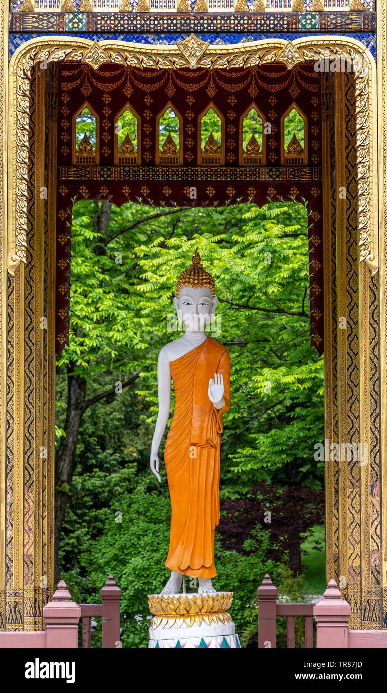 Chinesischer Pavillon mit Buddha Statue im Münchner Westpark, Bayern reisen Stockfoto