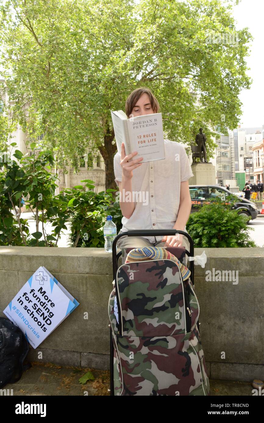 Senden nationale Krise hielt eine Kundgebung vor dem Parlament Sq, nachdem er in einer Petition zu 10 Downing am Donnerstag, den 30. Mai 2019. Stockfoto