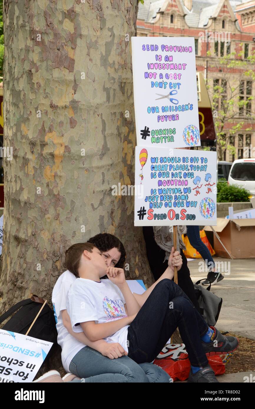 Senden nationale Krise hielt eine Kundgebung vor dem Parlament Sq, nachdem er in einer Petition zu 10 Downing am Donnerstag, den 30. Mai 2019. Stockfoto