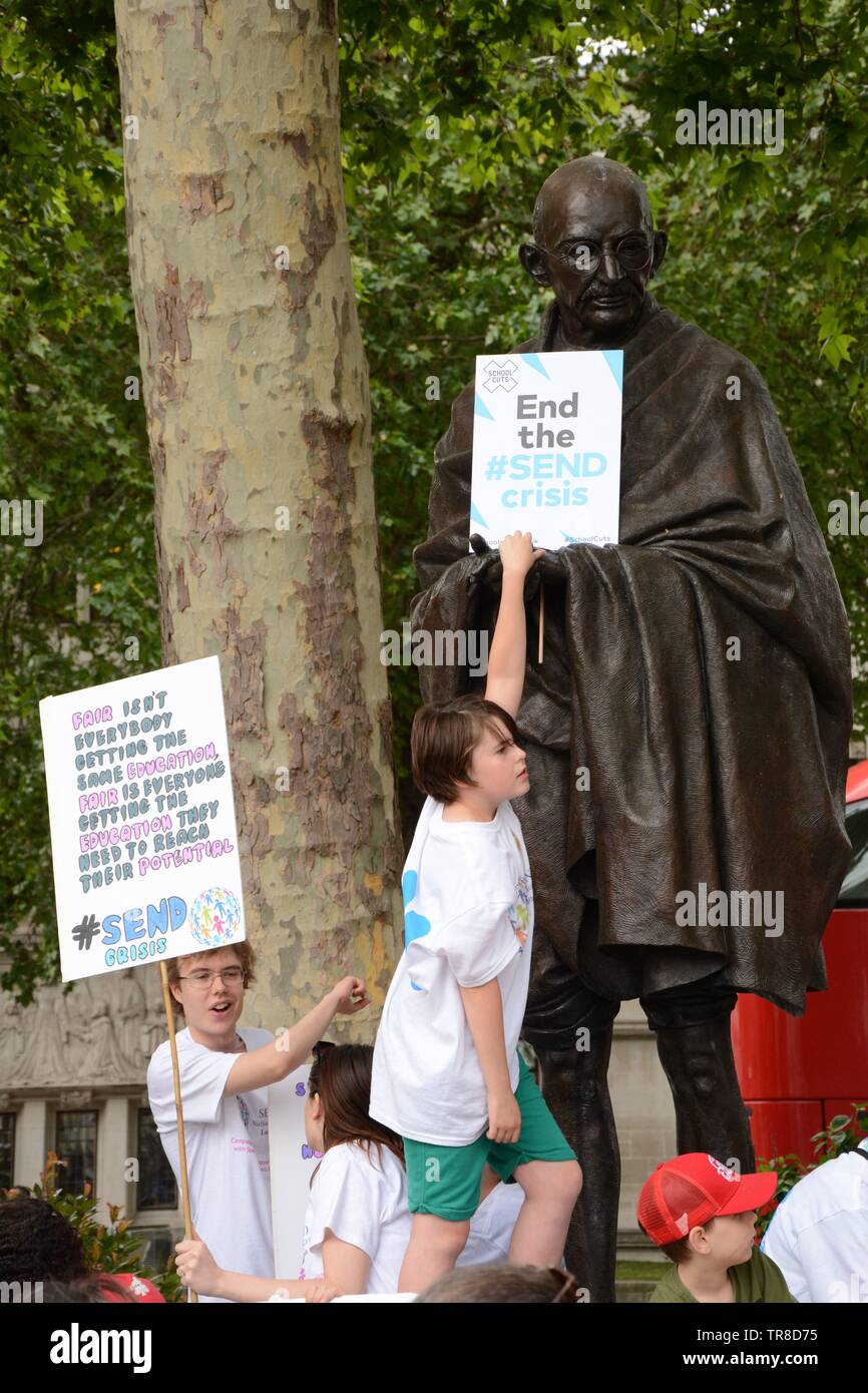 Senden nationale Krise hielt eine Kundgebung vor dem Parlament Sq, nachdem er in einer Petition zu 10 Downing am Donnerstag, den 30. Mai 2019. Stockfoto