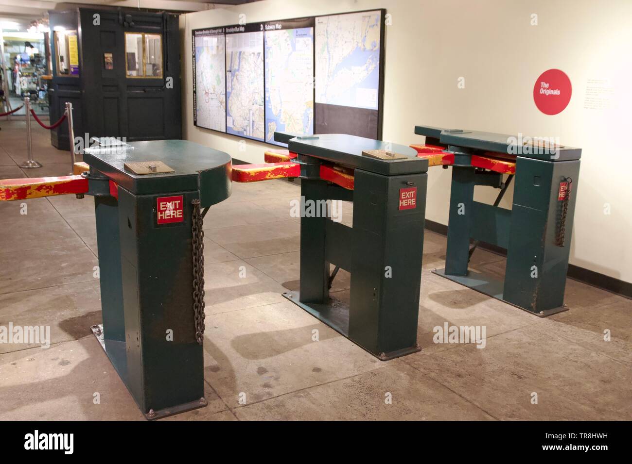 Alte u-bahn Drehkreuze an New York Transit Museum in Brooklyn, New York City Stockfoto