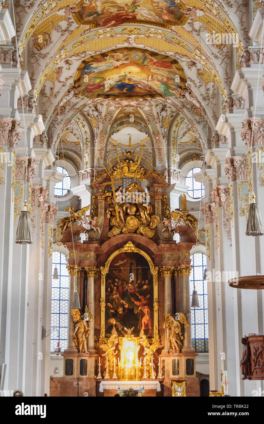 München, Deutschland - 01. November 2018: Einrichtung von Heilig Geist Kirche oder Kirche des Heiligen Geistes in München Stockfoto