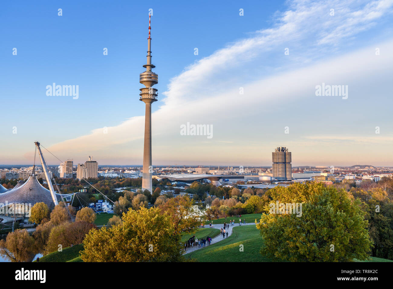 München, Deutschland - 01 November, 2018: Olympic Park oder Olympiapark auf Sonnenuntergang in München Stockfoto