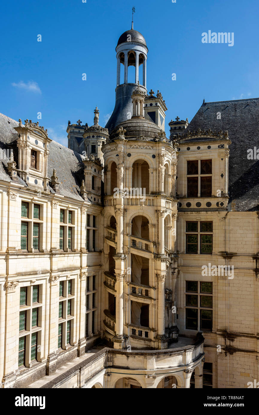 Außentreppe des Turms am Königlichen Schloss Chambord in Loir et Cher, Loire-Tal, Centre-Val de Loire, Frankreich, Stockfoto