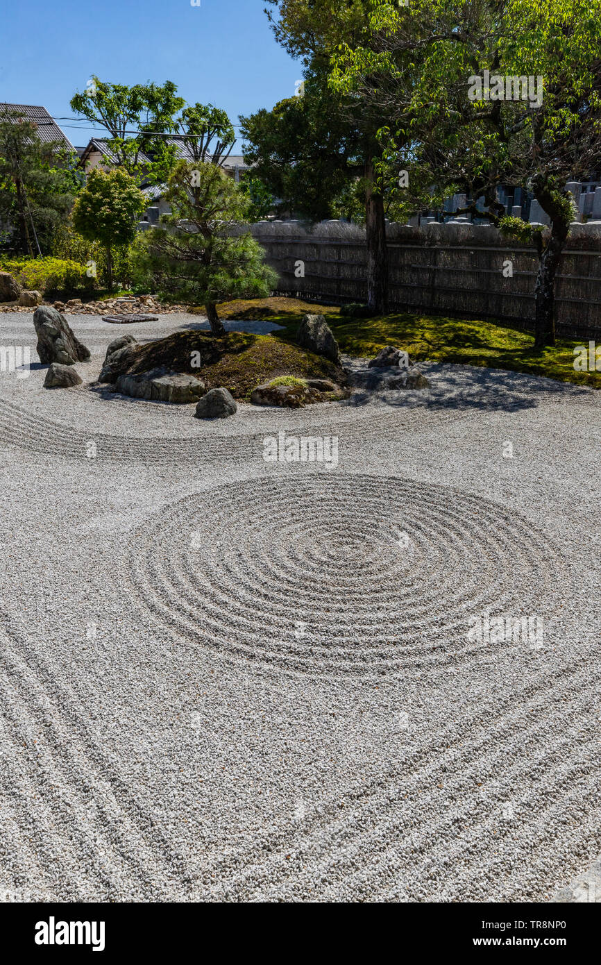 Ryuun-ji Temple Garden, manchmal buchstabiert Ryuoun-ji oder Ryounji hat zwei verschiedene Gärten: Die Muryoju Garten ist ein trockener Zen karesansui Garten vor o Stockfoto