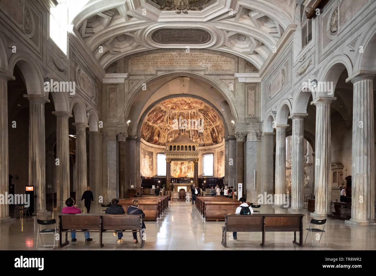 Rom. Italien. Innenraum der Basilika di San Pietro in Vincoli (St. Peter in Ketten). Stockfoto