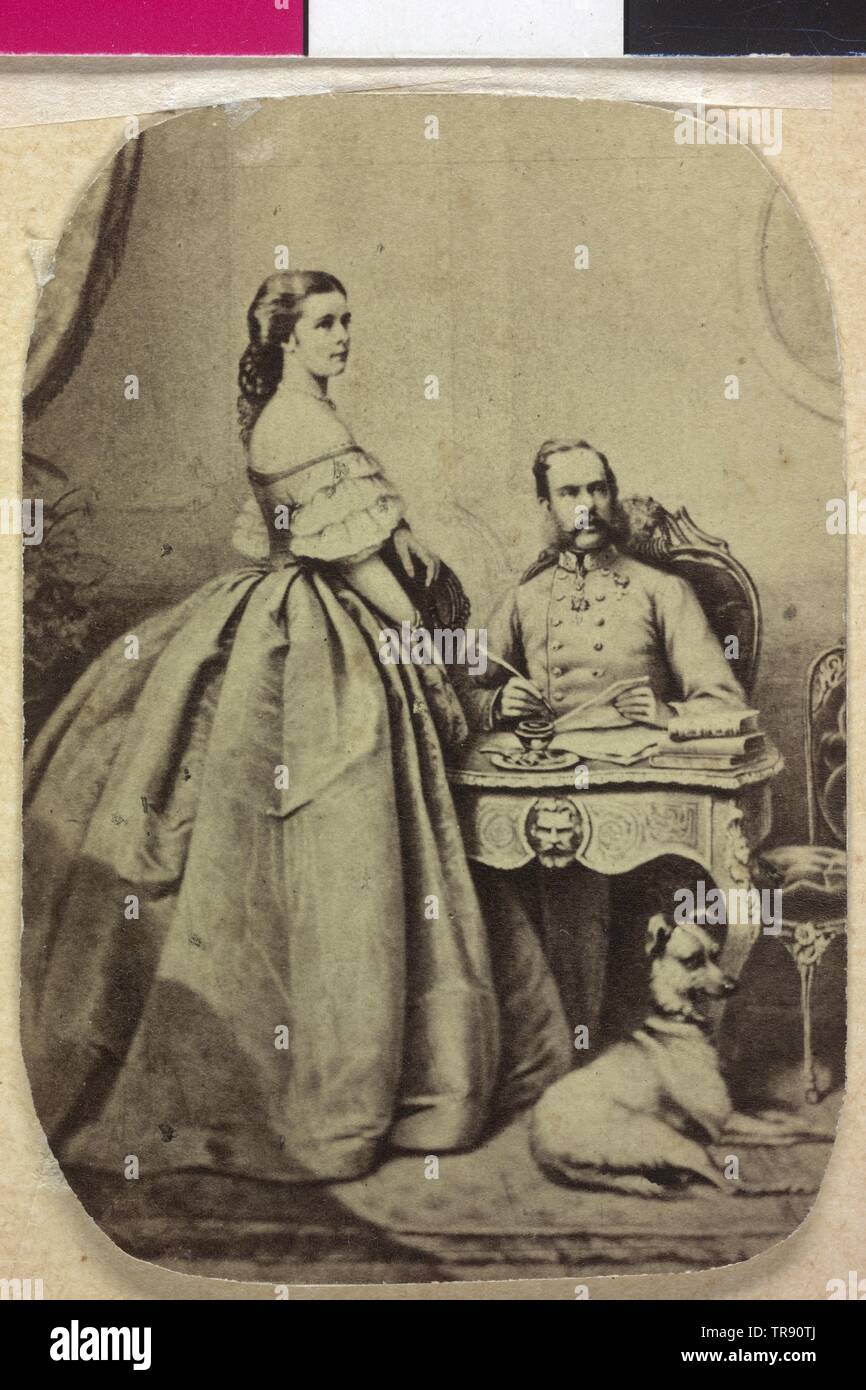 Franz Joseph I., Kaiser von Österreich und Elisabeth, Kaiserin von Österreich, Franz Joseph in seinem Arbeitszimmer im Kreuzzug Uniform eines Kaiserlichen und Königlichen Feldmarschall in der Deutschen Anpassung, Elisabeth mit Hund, Composite Foto, Additional-Rights - Clearance-Info - Not-Available Stockfoto