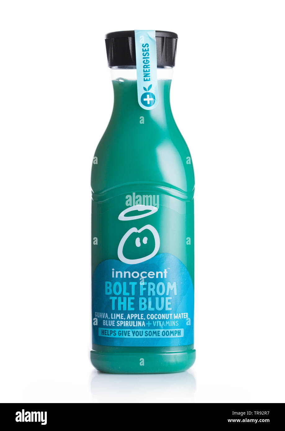 LONDON, UK, 29. MAI 2019: Flasche unschuldige Schraube von der blauen Saft mit Limette, Kokos und Apple auf Weiß. Stockfoto