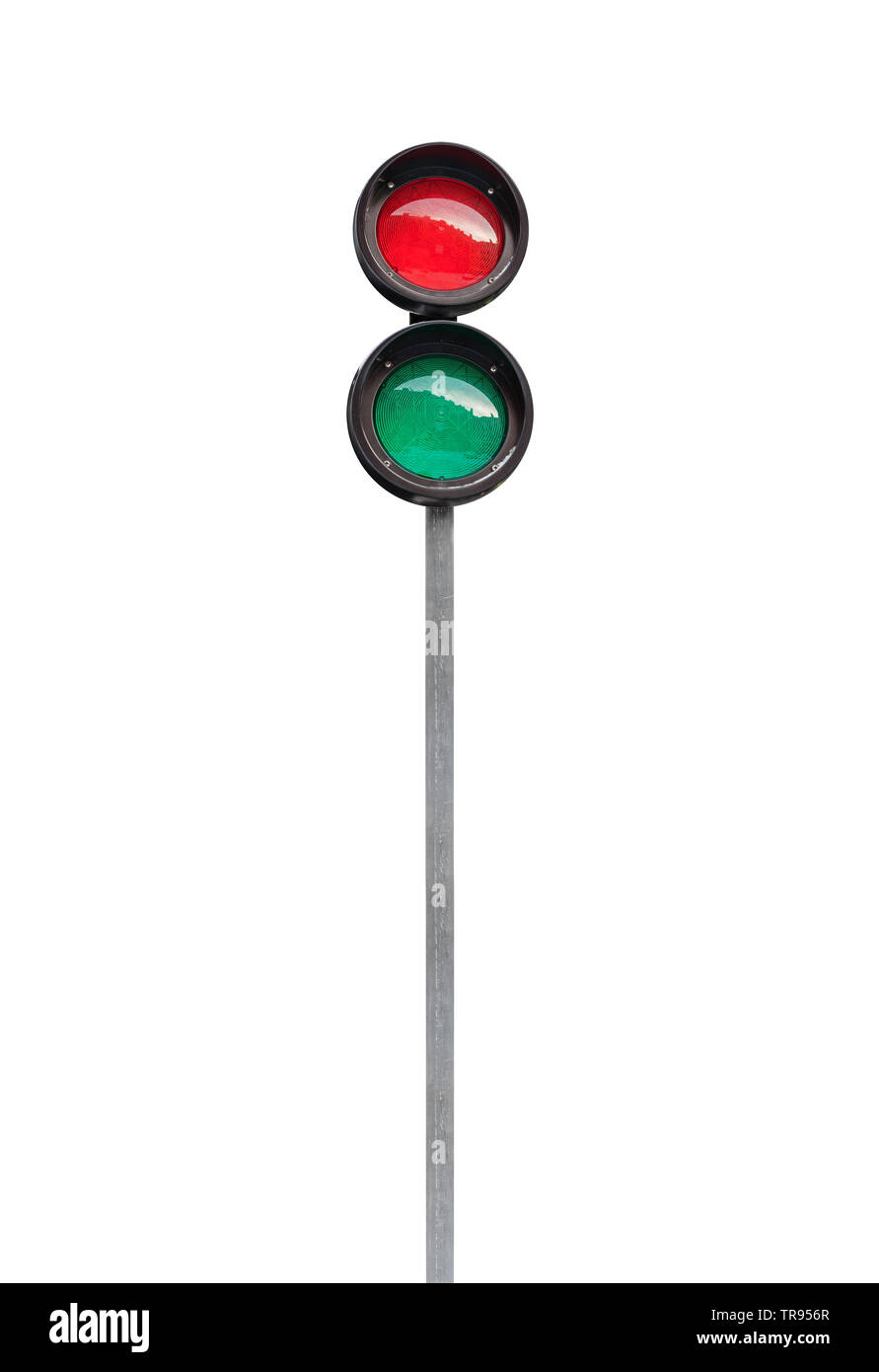 Rote und Grüne runde Ampel auf Metall Pol auf weißem Hintergrund Stockfoto
