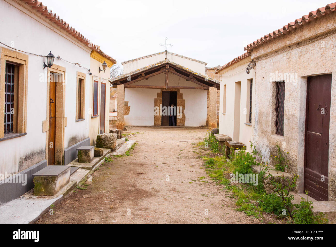 Kirche von San Salvatore Di Sinis und Dorf, das als Standort für Spaghetti Western verwendet wurde. 5 Cent hypogeum unter der Kirche Stockfoto Kirche von San Salvatore Di Sinis und Dorf, das als Standort für Spaghetti Western verwendet wurde. 5 Cent hypogeum unter der Kirche Stockfoto