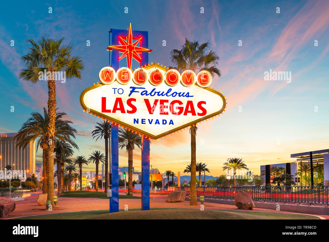 Las Vegas, Nevada, USA Willkommen in Las Vegas Sign in der Abenddämmerung. Stockfoto