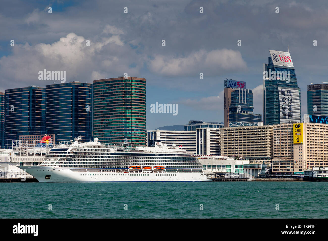 Ein Viking Orion Cruise Schiff vertäut im Hafen Terminal, Kowloon, Hongkong, China Stockfoto