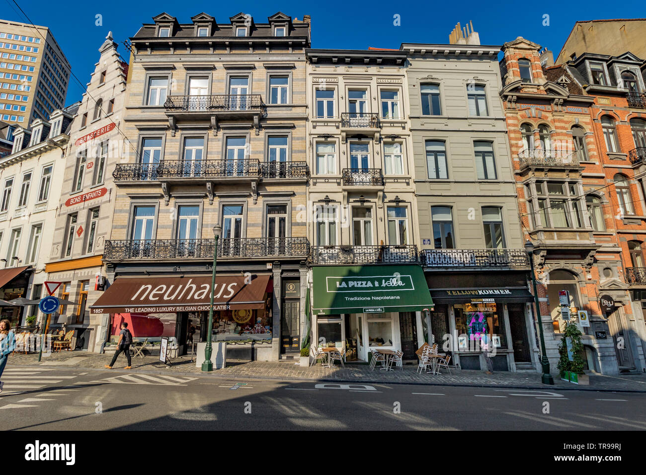 Geschäften und Gebäuden entlang der Rue Lebeau, Brüssel, Belgien Stockfoto