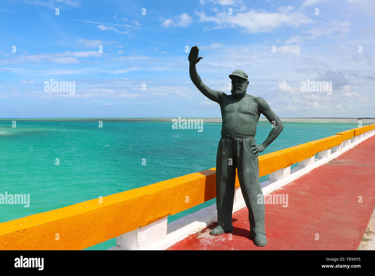 Statue von Ernest Hemingway auf der Brücke zu Cayo Guillermo, neben Cayo Coco Kuba Stockfoto
