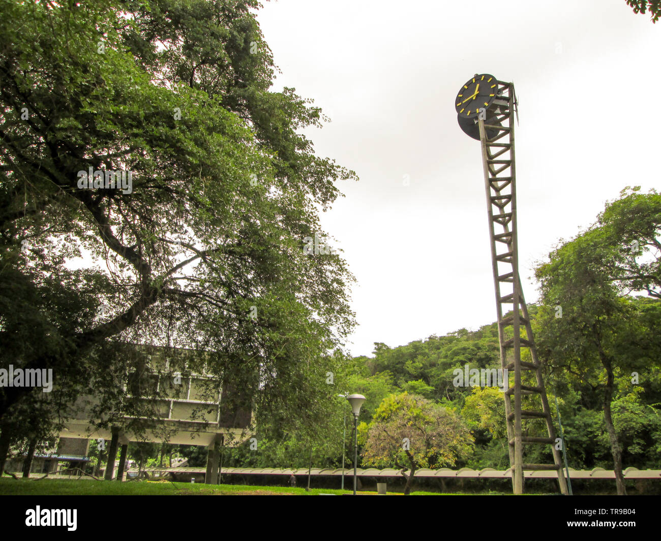 Caracas, Venezuela. Clock Tower Der ucv von Carlos Raúl Villanueva ZENTRALEN UNIVERSITÄT VON VENEZUELA UCV. Stockfoto